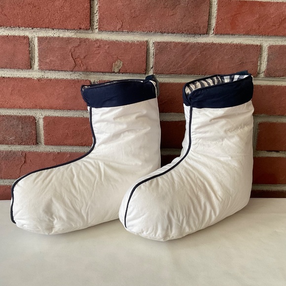 Hastens Down Boots Luxury Slippers Size M NWOT - Picture 16 of 16